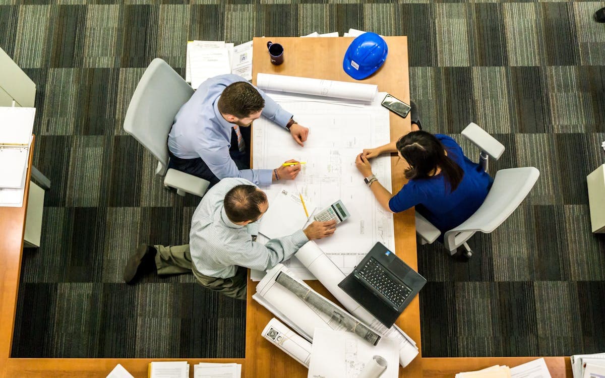 Construction management software - project tracking and resource management systems for construction companies